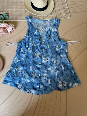 Blue Printed Sleeveless Button-Front Women's Top